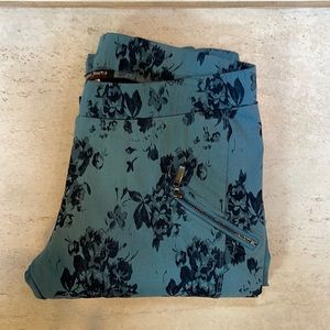 Patterned Jeggings NWOT